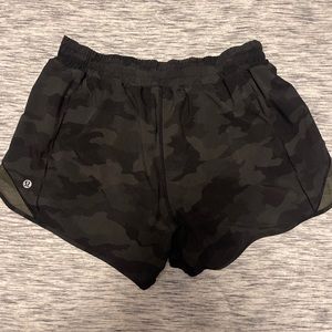 Lululemon Hotty Hot LR Short 4” Heritage 365 Camo Dark Olive Multi Size 10